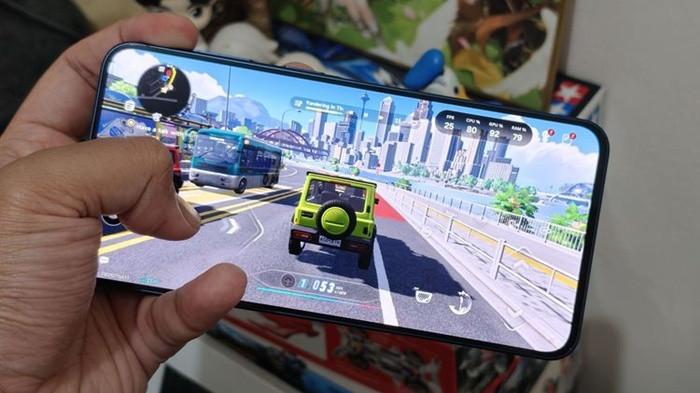 Uji performa Samsung Galaxy A57 5G saat melibas game berat berukuran di atas 20 GB.