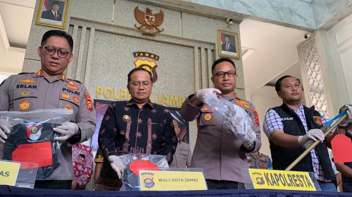 GENG MOTOR - Kabid Humas Polda Jambi, Kombes Pol Erlan Munaji, mengungkapkan kronologi tawuran geng motor di Kota Jambi yang mengakibatkan seorang remaja tewas, Jumat (21/8/2026).