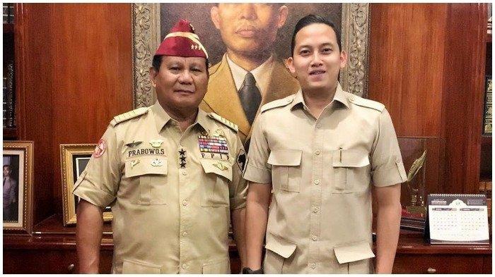 Prabowo Subianto bersama sekretaris pribadinya, Rizky Irmansyah.