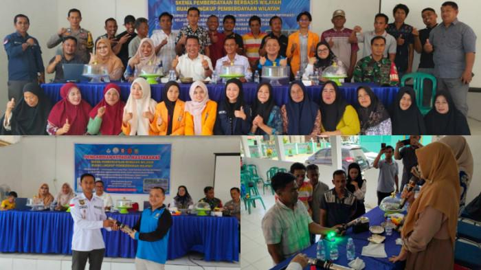 DOSEN DI KONAWE UTARA - Pemateri dan peserta Program Pengabdian kepada Masyarakat (PKM) di Desa Muara Tinobu, Kecamatan Lasolo, Kabupaten Konawe Utara (Konut), Provinsi Sulawesi Tenggara (Sultra) Sultra, Sabtu (18/10/2025). Dalam program ini, sejumlah dosen Universitas Halu Oleo atau UHO Kendari, Universitas Sulawesi Tenggara (Unsultra), serta Universitas Muhammadiyah atau UM Kendari memperkenalkan teknologi Underwater Fish Lamp Plus (UFL+) dan Ice Gel untuk membantu para nelayan dan usaha perikanan.