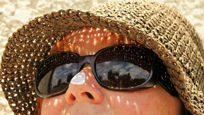 Ilustrasi sunscreen. (dok. Pixabay.com/chezbeate)