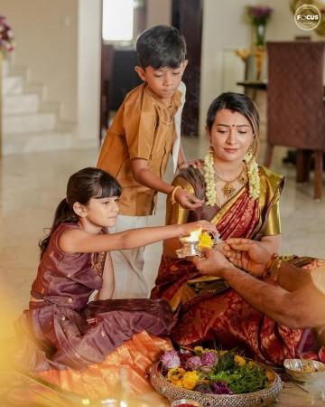 Toxic star Yash celebrates Varamahalakshmi puja with wife Radhika Pandit and kids (Pics)