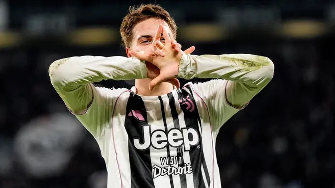 Pemain Juventus, Kenan Yildiz, melakukan selebrasi seusai membobol gawang Napoli pada lanjutan Liga Italia 2025/2026. (Fabio Ferrari/LaPresse via AP)