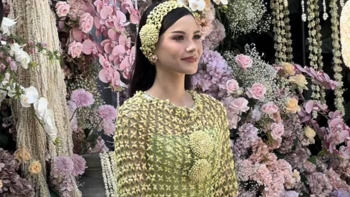 PENIKAHAN AL GHAZALI DAN ALYSSA DAGUISE - Aktris dan model Alyssa Daguise tengah menghitung hari jelang pernikahannya dengan sang tunangan, Al Ghazali.