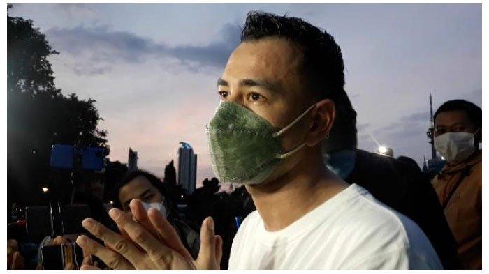 Raffi Ahmad sempat dilarikan ke Klinik Lamina Pain and Spine Center untuk menjalani tindakan pengobatan.