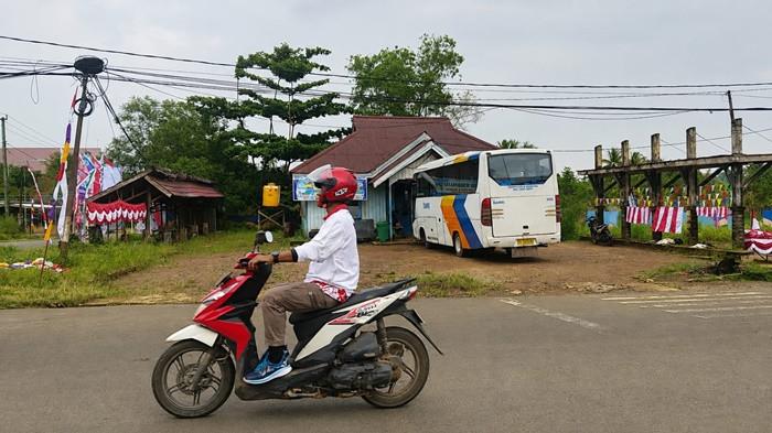 JADWAL DAMRI - Terlihat Bus Damri rute KTT-Malinau yang akan berangkat melalui terminal di Jalan Perintis, Tideng Pale, Kecamatan Sesayap, KTT, Kaltara, Senin (24/8/2026). Berikut ini update Jadwal Damri rute KTT-Malinau, yang dilengkapi harga tiket terbaru hari ini. (TribunKaltara.com/Rismayanti)