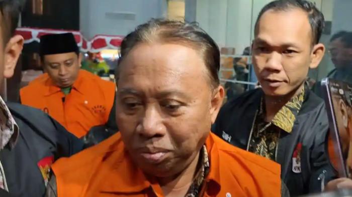 TERSANGKA - Rektor Universitas Jenderal Soedirman Ahmad Sodik dan lima kroninya ditetapkan tersangka pemerasan dan gratifikasi dalam penerimaan mahasiswa baru.