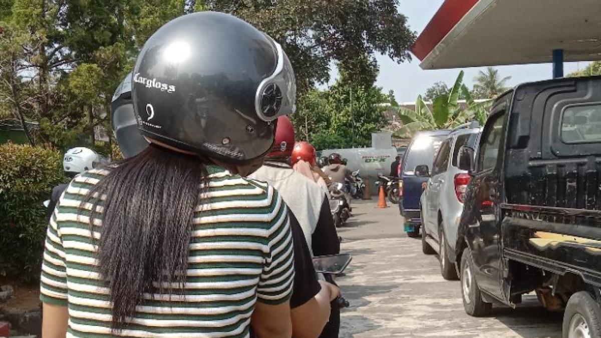 UPDATE HARGA BBM - Potret antrean di SPBU Pokoh, Wonogiri, Jawa Tengah pada Minggu (2/8/2026).