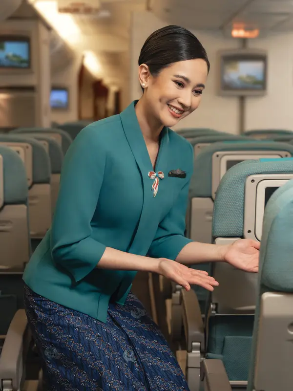 Seragam baru pramugari Garuda Indonesia hasil kolaborasi Sarinah X Obin dari BINhouse. (dok. PR)