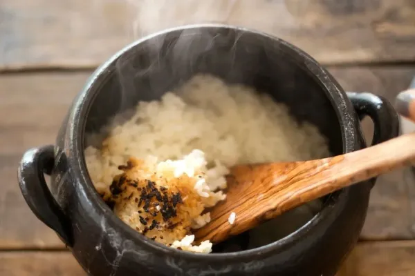 How to Remove Burnt Food Smell from Your Kitchen Easily