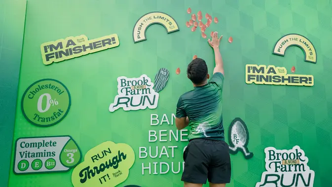 Runner merasakan aktivasi Activity 360 Booth BrookFarm Almond Run 2026 yang berlangsung di Jakarta, 23 Agustus 2026. (dok. PR)