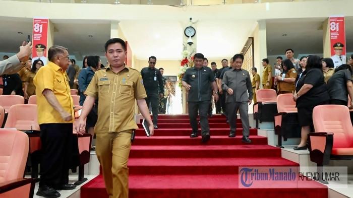 Gubernur Yulius Selvanus Komaling (YSK) saat menghadiri Rapat Paripurna DPRD Sulut 2