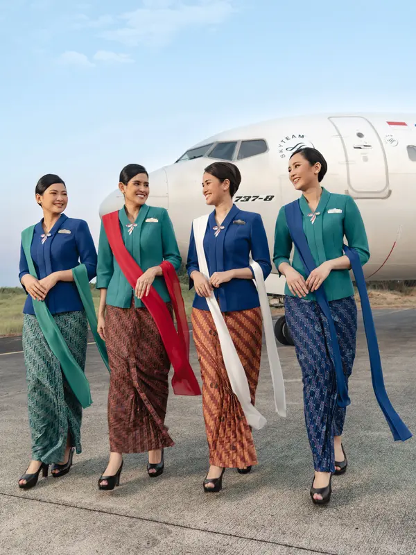 Seragam baru pramugari Garuda Indonesia hasil kolaborasi Sarinah X Obin dari BINhouse. (dok. PR)