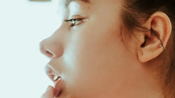 Buat lipbalm alami dari shea butter untuk atasi bibir kering yang ganggu penampilan. (Foto: unsplash.com)