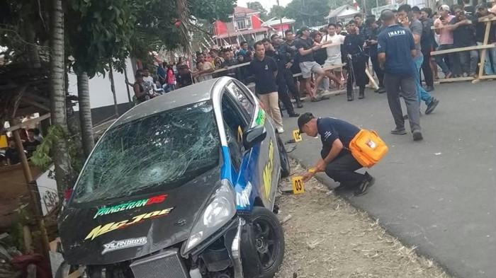 DRAG RACE - Mobil peserta drag race yang alami kecelakaan di Kelurahan Upai, Kecamatan Kotamobagu Utara, Kota Kotamobagu, Provinsi Sulawesi Utara (Sulut) pada Minggu, 9 Agustus 2026 siang. Satreskrim Polres Kotamobagu lakukan olah TKP.