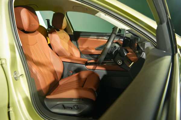 2027 Skoda Superb diesel front seats
