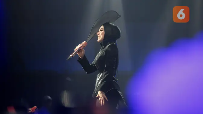 Princess Syahrini kembali tampil di layar kaca setelah enam tahun vakum dan menjadi perhatian saat tampil di panggung indoor pada malam puncak HUT SCTV 36 Xtraordinary di Studio Emtek City, Jakarta, Senin (24/8/2026). (KLY/Budy Santoso)