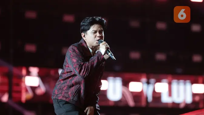 Juicy Luicy tampil menghibur dengan membawakan lagu-lagu hitsnya pada malam puncak HUT SCTV 36 Xtraordinary di Studio Emtek City, Jakarta, Senin (24/8/2026). (KLY/Budy Santoso)