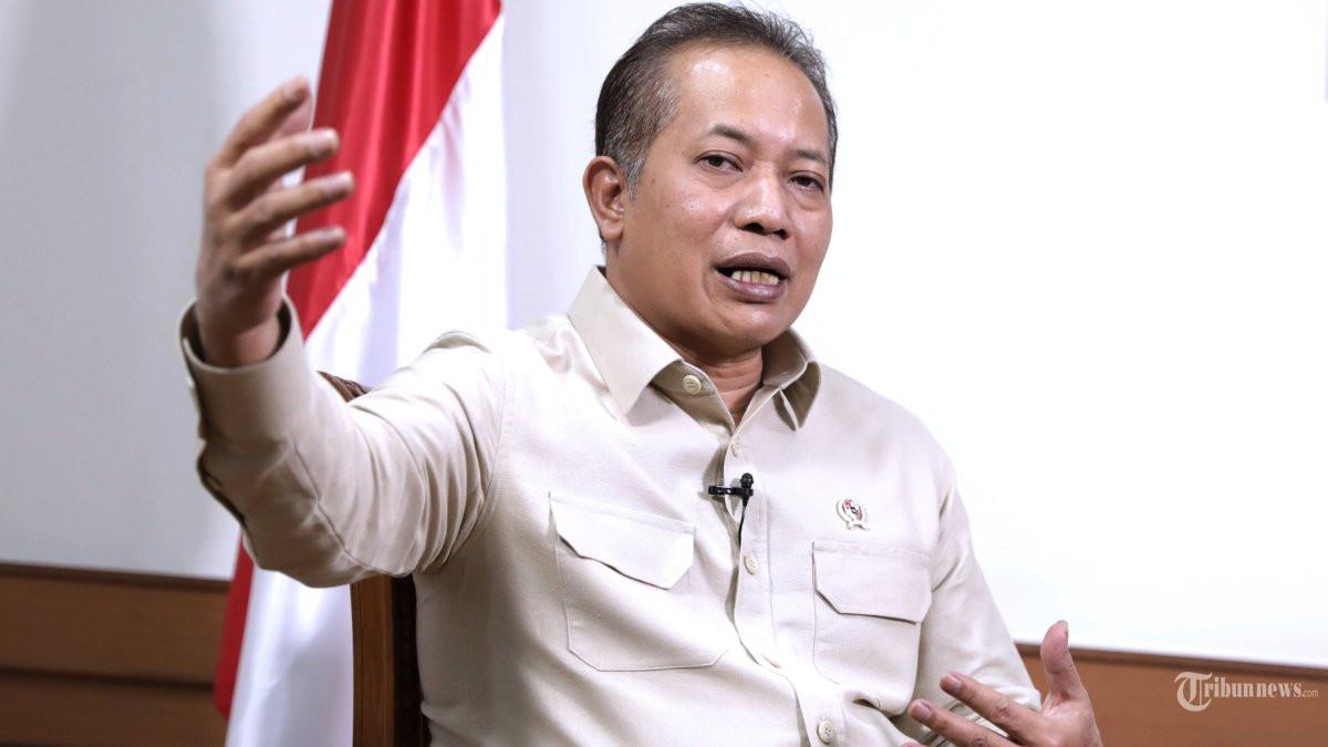 MENKOP - Menteri Koperasi Ferry Juliantono akui ada lokasi Kopdes Merah Putih (KDMP) yang tak ideal