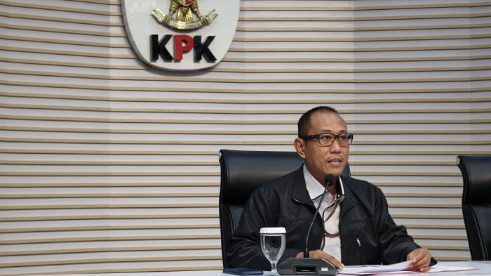 ARAH PENYIDIKAN - Plt Direktur Penyidikan KPK Achmad Taufik Husein saat menjelaskan pengembangan arah penyidikan kasus dugaan pemerasan pengurusan izin tinggal WNA yang menyeret mantan Wakil Menteri Imigrasi dan Pemasyarakatan, Silmy Karim, sebagai tersangka, Gedung KPK, Jakarta, Rabu (19/8/2026).