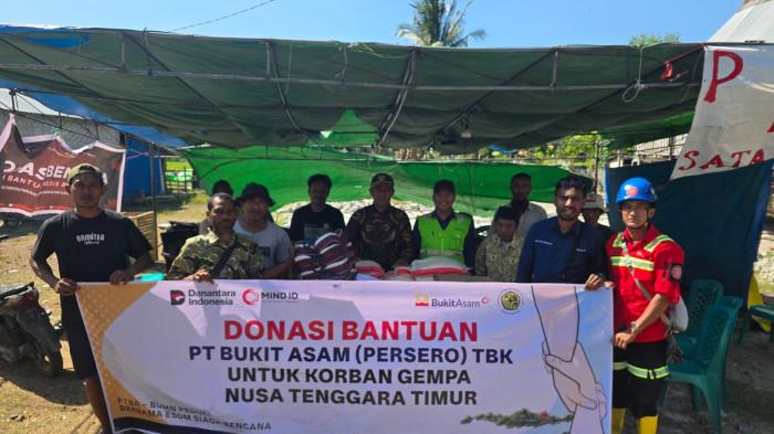 Salurkan Bantuan korban bencana NTT PTBA 2