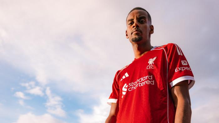 ALEXANDER ISAK - Liverpool sukses mendatangkan striker asal Swedia yakni Alexander Isak dari Newcastle United pada bursa transfer musim panas 2025 ini. Kedatangannya ke Anfield pecahkan rekor transfer Liga Inggris.