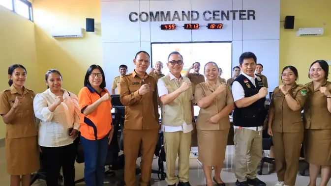 Petugas Ditjen Dukcapil menggelar layanan perbaikan dokumen di Manggarai Barat, Senin (24/8/2026). (dokumen Kemendagri).