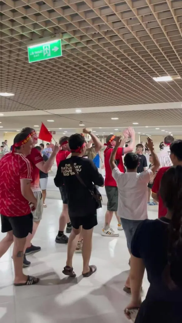 British fans issued an 'ultimatum' to find ASEAN Cup final tickets to cheer for Vietnam