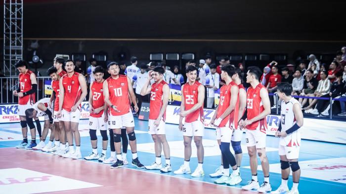 SKUAD INDONESIA - Timnas Voli Putra Indonesia berbaris sebelum melakoni pertandingan melawan Kamboja pada Leg 2 SEA V Cup 2026 di Jakarta International Velodrome, Rawamangun, Jakarta Timur, Rabu (22/7) malam WIB.