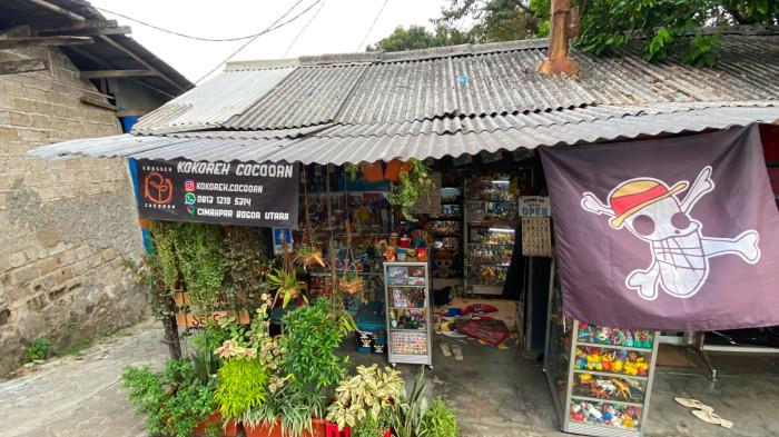 KOKOREH COCOOAN - Melihat Kokoreh Cocooan di Cimahpar Kota Bogor surganya mainan anak karakter superhero, Selasa (25/8/2026).