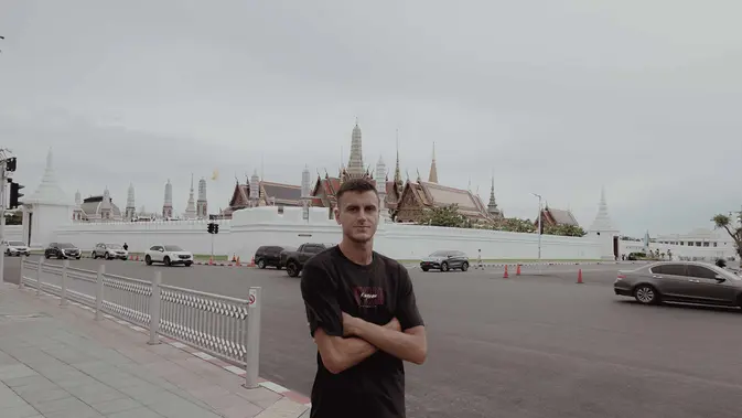 Alexander Jeremejeff resmi diperkenalkan sebagai striker Persija Jakarta, Jumat (21/8/2026). (Dok. Persija)