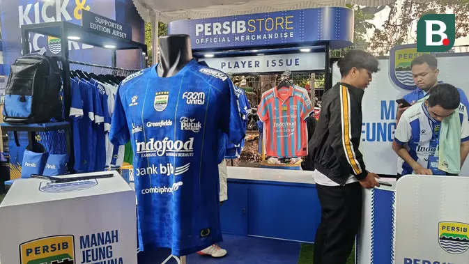 Jersey anyar Persib Bandung untuk musim 2026/2027. (Bola.com/M. Faqih)