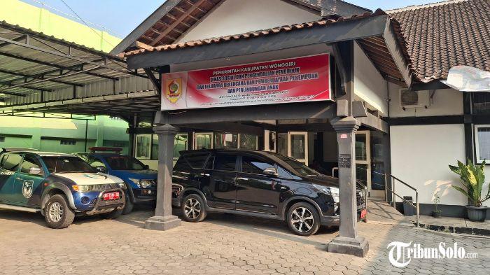 BANSOS - Ilustrasi Kantor Dinsos PPKB P3A Wonogiri. Sebanyak 6.440 kepala keluarga (KK) penerima bantuan sosial (bansos) di Kabupaten Wonogiri terdeteksi melakukan transaksi judi online (judol) pada 2026. Temuan tersebut tersebar di seluruh kecamatan di Wonogiri dan berdampak pada penyaluran bantuan Program Keluarga Harapan (PKH) serta Bantuan Pangan Non Tunai (BPNT).
