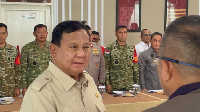 KARHUTLA - Presiden Prabowo Subianto memimpin rapat penanganan kebakaran hutan dan lahan (karhutla) di Pangkalan Udara (Lanud) Supadio, Kalimantan Barat, Sabtu, (22/8/2026).