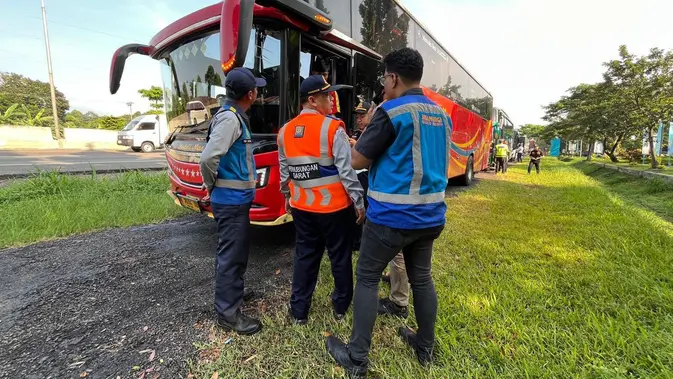 Kementerian Perhubungan (Kemenhub) menemukan masih ditemukan bus yang beroperasi tanpa izin.