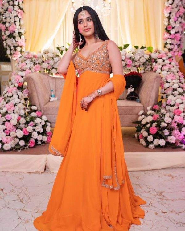 Eid 2026: Ethnic Suit Inspiration From Falaq Naaz, Jannat Zubair, Sumbul Touqeer and Gauahar Khan 1