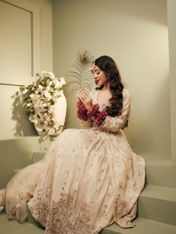 Eid 2026: Hina Khan, Reem Shaikh, Dipika Kakar and Hiba Nawab Serve Gorgeous Ethnic Suit Inspiration 1