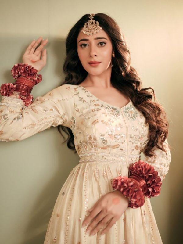 Eid 2026: Hina Khan, Reem Shaikh, Dipika Kakar and Hiba Nawab Serve Gorgeous Ethnic Suit Inspiration 1