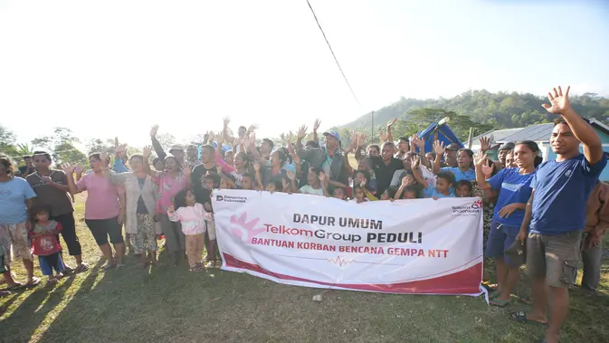 TelkomGroup mendukung operasional dapur umum bagi masyarakat terdampak gempa di NTT sebagai bagian dari penyaluran bantuan kemanusiaan selama masa tanggap darurat.