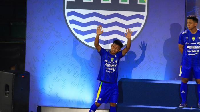 PELUNCURAN SKUAD - Winger Persib Bandung Beckham Putra saat peluncuran skuad musim 2026/2027 dalam rangkaian Pesta Biru 2026 di Bandung Arena, Kota Bandung, Jawa Barat, pada Selasa (25/8/2026).