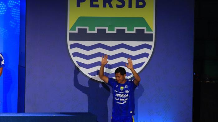PELUNCURAN SKUAD - Gelandang Persib Bandung Adam Alis saat peluncuran skuad musim 2026/2027 dalam rangkaian Pesta Biru 2026 di Bandung Arena, Kota Bandung, Jawa Barat, pada Selasa (25/8/2026).
