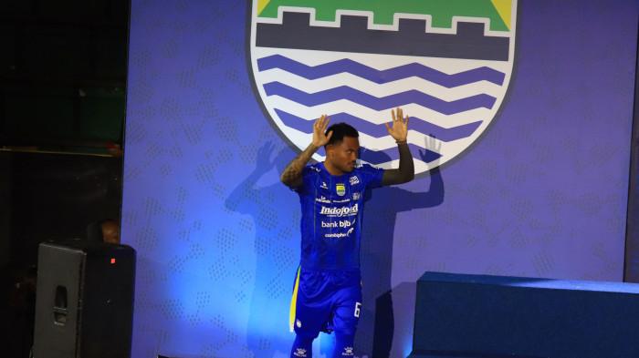 PELUNCURAN SKUAD - Winger Persib Bandung Saddil Ramdani saat peluncuran skuad musim 2026/2027 dalam rangkaian Pesta Biru 2026 di Bandung Arena, Kota Bandung, Jawa Barat, pada Selasa (25/8/2026).