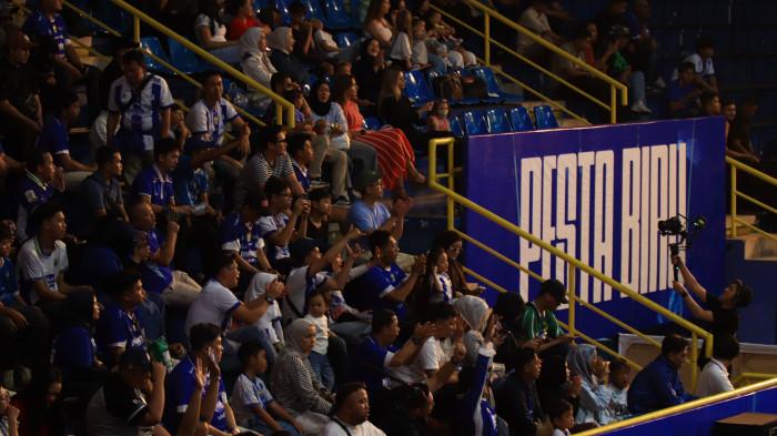 BOBOTOH - Bobotoh yang menghadiri acara Pesta Biru 2026 di Bandung Arena, Kota Bandung, Jawa Barat, pada Selasa (25/8/2026).