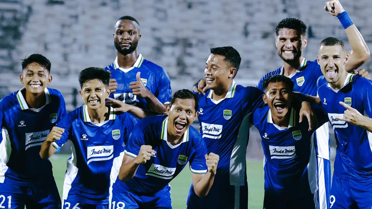 FOTO - Potret skuad Persib Bandung saat belaga di Dewata Challenge Series 2026 melawan Bali United yang berlangsung di Stadion Kapten I Wayan Dipta, Gianyar, Bali, pada Selasa 18/8/2026.