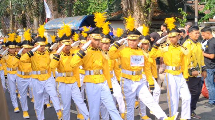 PAWAI--Beragam kostum, hiasan hingga penampilan menarik ditampilkan pada peserta pawai baris-berbaris peringatan HUT ke 81 RI, Rabu (26/8/2026) di Kota Pangkalpinang.
