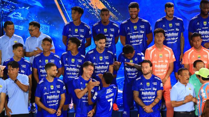 PERKENALAN SKUAD - Perkenalan skuad Persib Bandung musim 2026/2027 dalam rangkaian Pesta Biru 2026 di Bandung Arena, Kota Bandung, Jawa Barat, pada Selasa (25/8/2026).