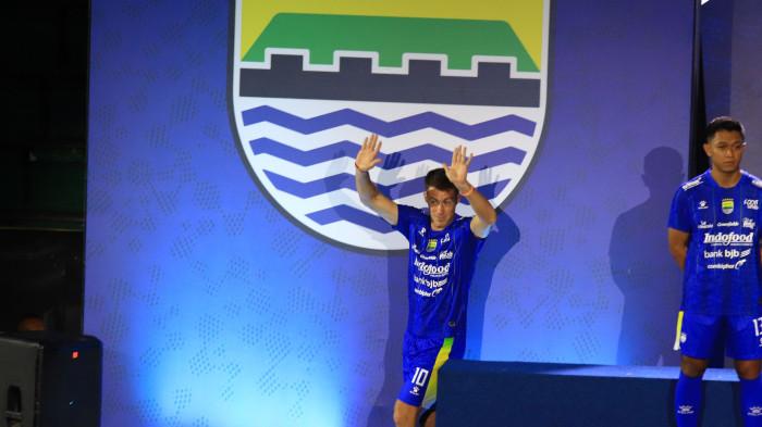 PELUNCURAN SKUAD - Penyerang Persib Bandung Mariano Peralta saat peluncuran skuad musim 2026/2027 dalam rangkaian Pesta Biru 2026 di Bandung Arena, Kota Bandung, Jawa Barat, pada Selasa (25/8/2026).