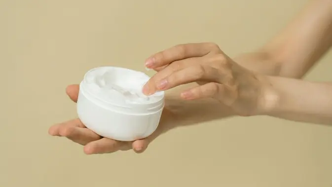 Ilustrasi moisturizer. (c) SHVETS production/Pexels.com