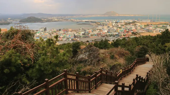 Pulau Jeju di Korea Selatan. (dok. Unsplash/Hongbin)