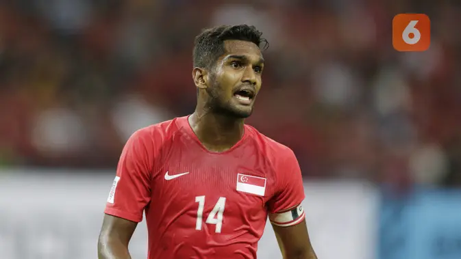 Kapten Singapura, Hariss Harun, saat melawan Timnas Indonesia pada laga Piala AFF 2018 di Stadion Nasional, Singapura, Jumat (9/11). Singapura menang 1-0 atas Indonesia. (Bola.com/M. Iqbal Ichsan)